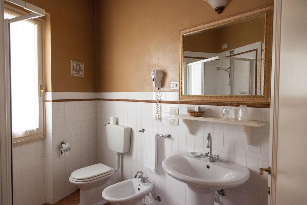 Hotel Locanda Degli Artisti 보르고산로렌조 객실 사진