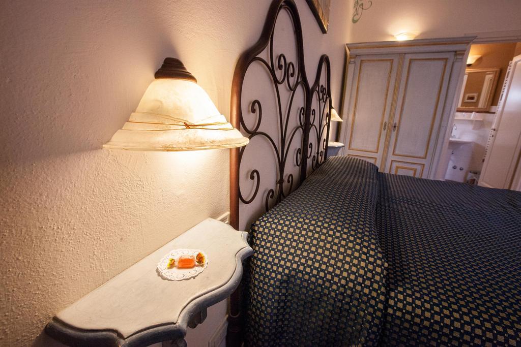 Hotel Locanda Degli Artisti 보르고산로렌조 객실 사진